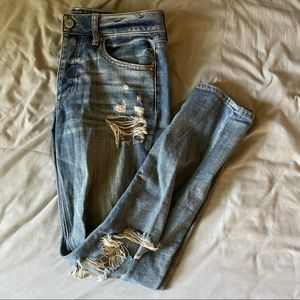 American Eagle Distressed Tomgirl Jeans